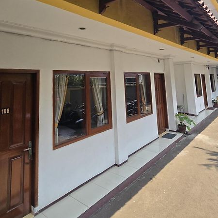 Hotel Maxim Kwitang Jakarta Buitenkant foto