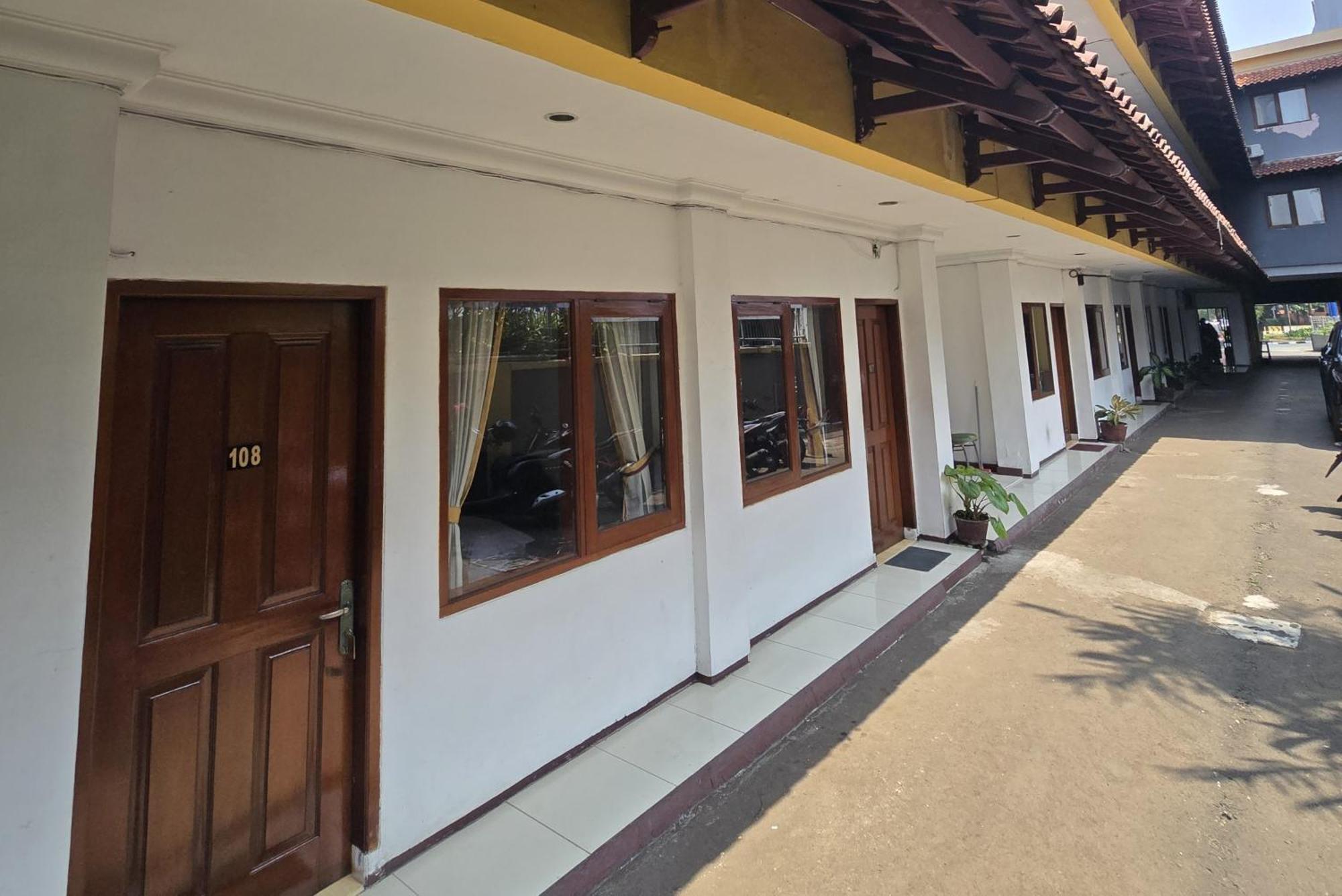 Hotel Maxim Kwitang Jakarta Buitenkant foto