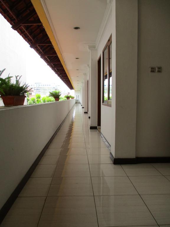 Hotel Maxim Kwitang Jakarta Buitenkant foto