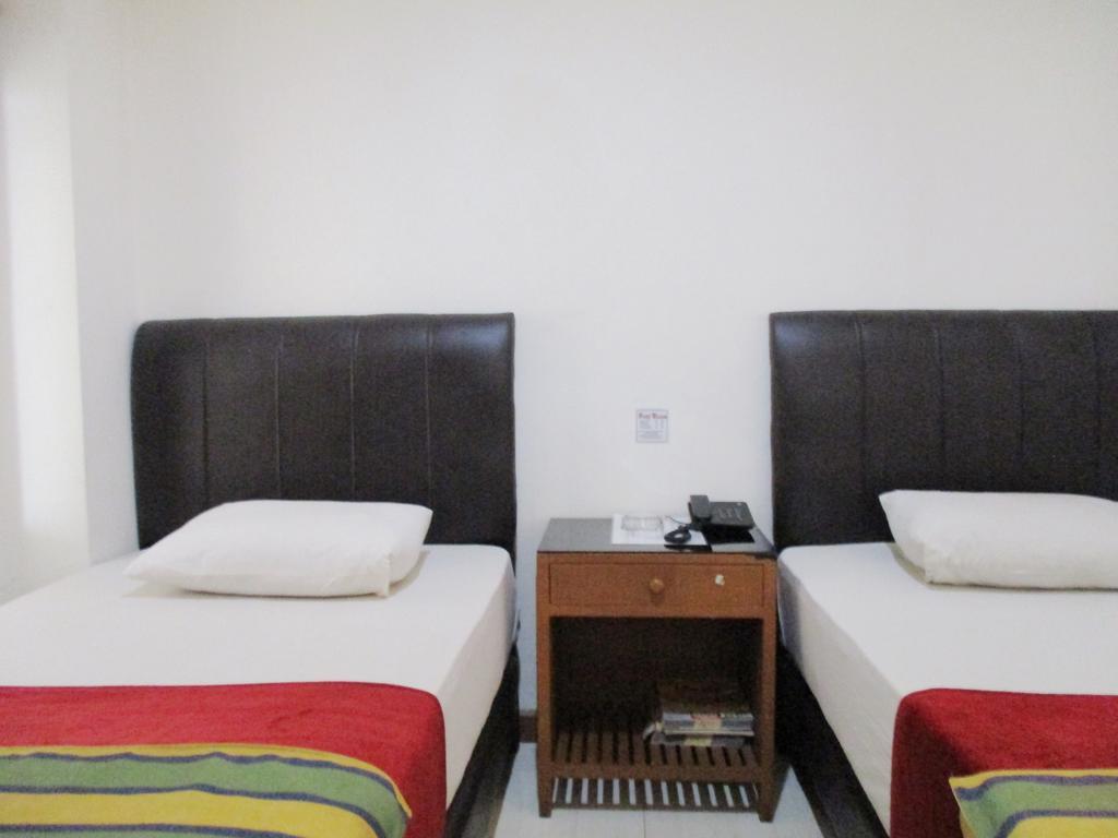 Hotel Maxim Kwitang Jakarta Buitenkant foto