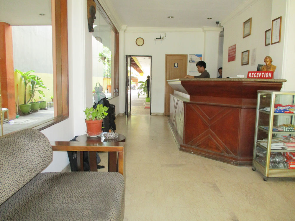 Hotel Maxim Kwitang Jakarta Buitenkant foto
