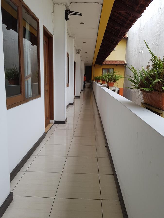 Hotel Maxim Kwitang Jakarta Buitenkant foto