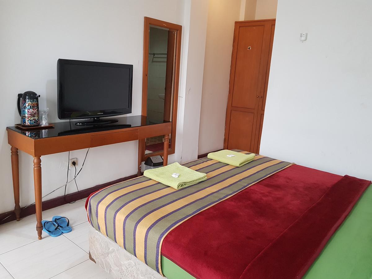 Hotel Maxim Kwitang Jakarta Buitenkant foto