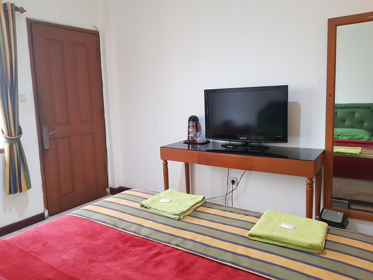 Hotel Maxim Kwitang Jakarta Buitenkant foto
