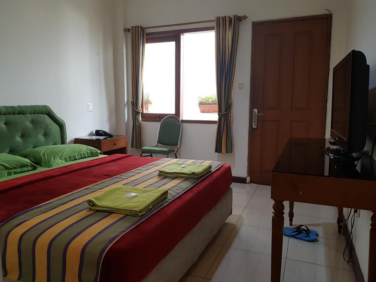Hotel Maxim Kwitang Jakarta Buitenkant foto