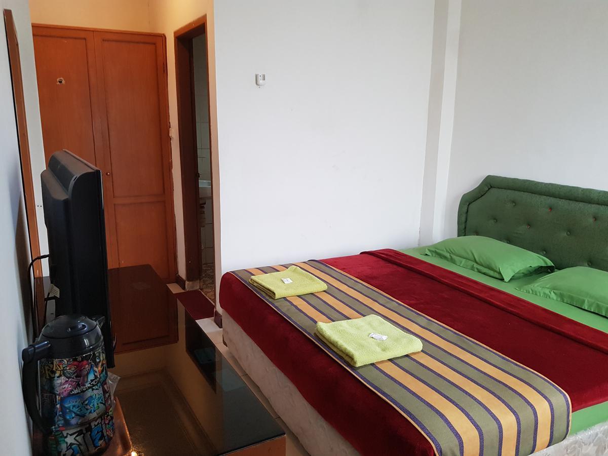 Hotel Maxim Kwitang Jakarta Buitenkant foto